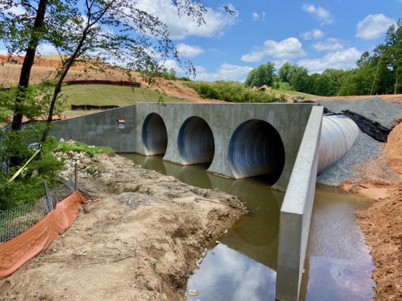 Reinforced concrete headwall on a corrugated metal pipe culvert